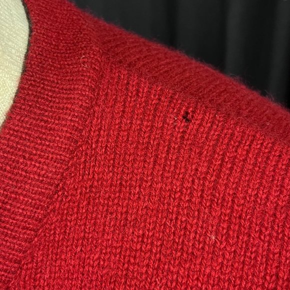 Woolrich Womens V Neck Embroidered  Red Gray Pullover Sweater Size Large - READ - Picture 8 of 8